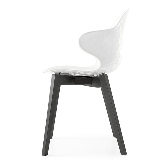 Saint Tropez: Chair with plastic shell and wooden base Saint Tropez: Chair with plastic shell and wooden base