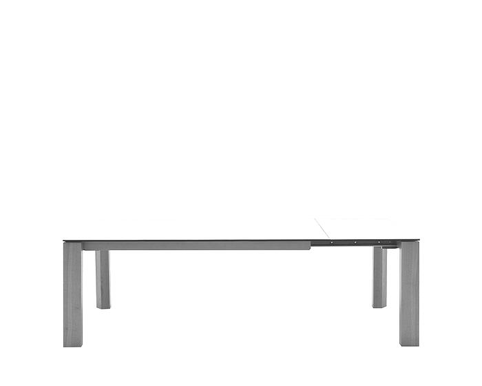 Omnia: Table with extendable rectangular top and wooden legs