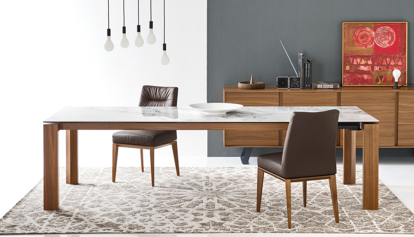 カリガリス　ua Omnia: Table with extendable rectangular top and wooden legs