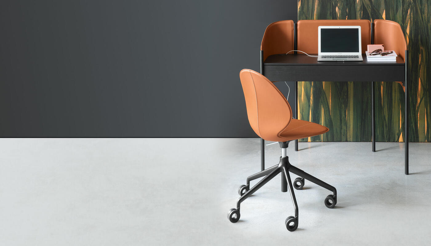 Basil: Height-adjustable swivel plastic chair with aluminum base
