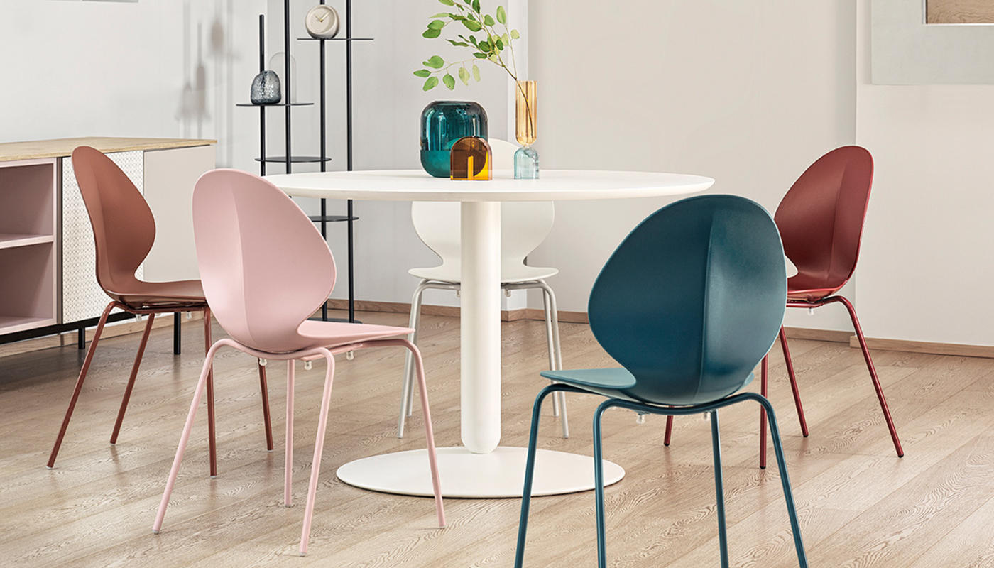 Basil: Plastic or leather chair with metal base | Calligaris Boca