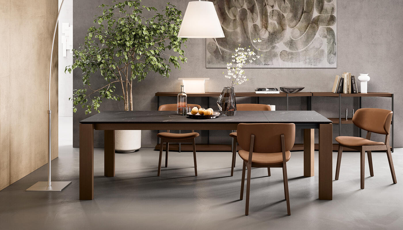Omnia: Table with extendable rectangular top and wooden legs