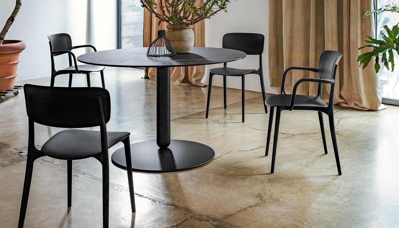 Calligaris / カリガリス LIBERTY Liberty: Stackable plastic armchair for outdoor | Calligaris Boca