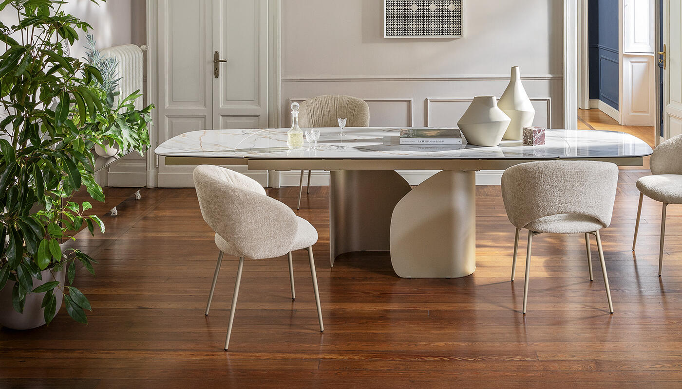 Twins: Table with extendable elliptical top and pedestal base