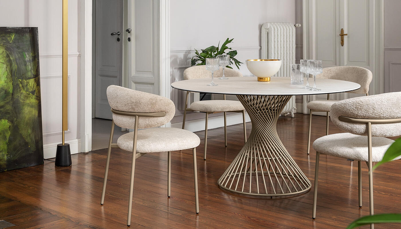Vortex: Table with round top and central metal base | Calligaris