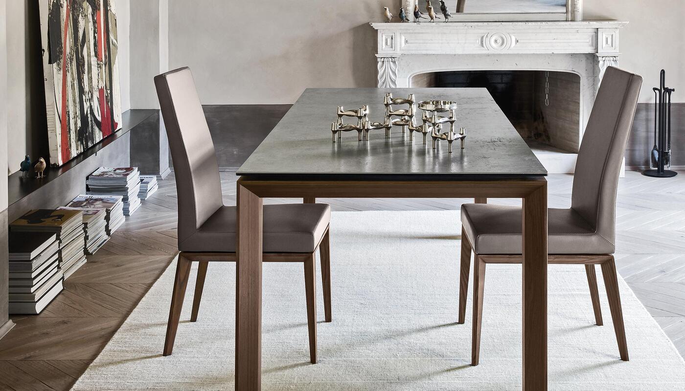 Omnia: Table with extendable rectangular top and wooden legs